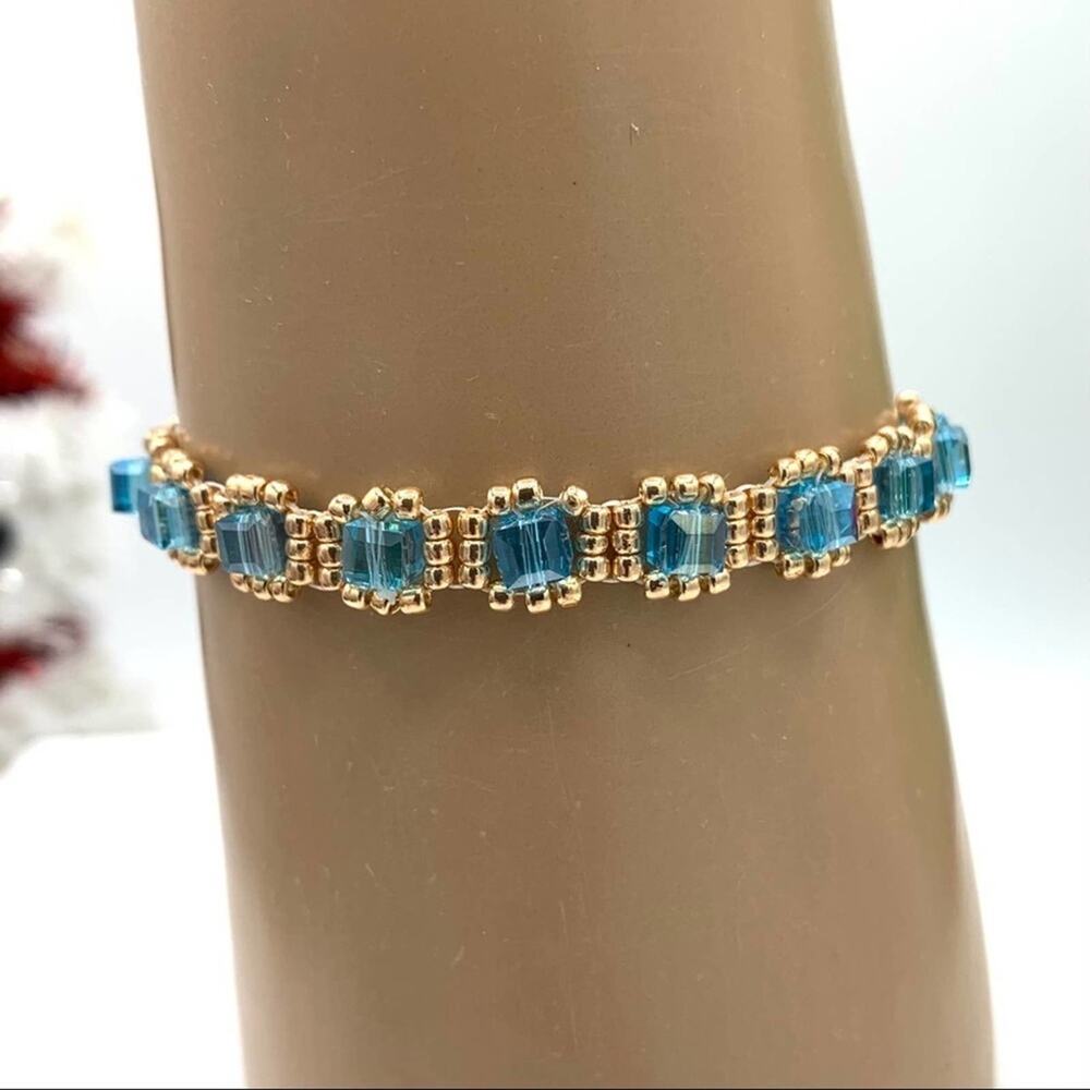Blue crystal cube bracelet rose gold seed‎ beads.